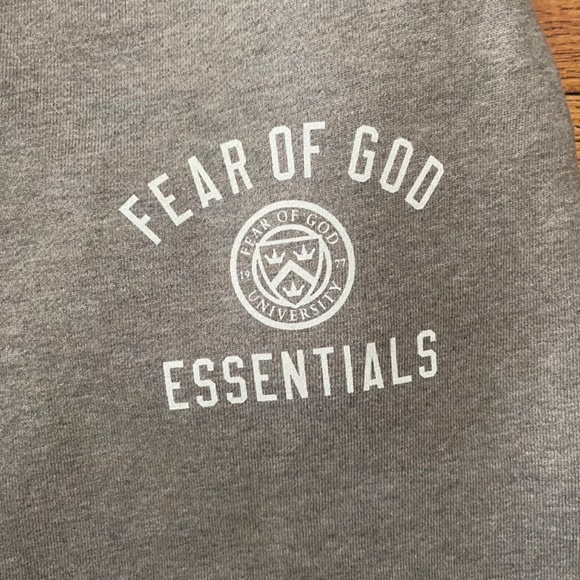AUTHENTIC Fear of God ESSENTIALS Crest Essential Sweatpants Sz M - SOLD OUT - - Picture 5 of 13